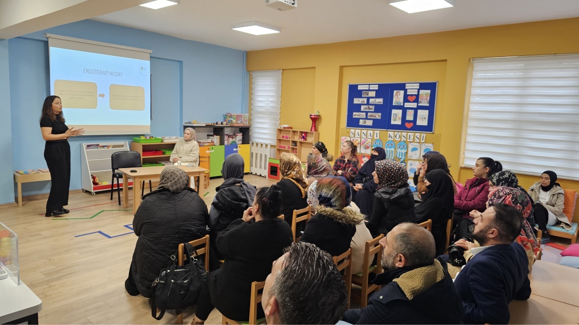 Okulumuz Velilerine Alanında Uzman Kişiler Tarafından Dil Konuşma Bozuklukları ve Ergoterapi konusunda Seminer Düzenledik